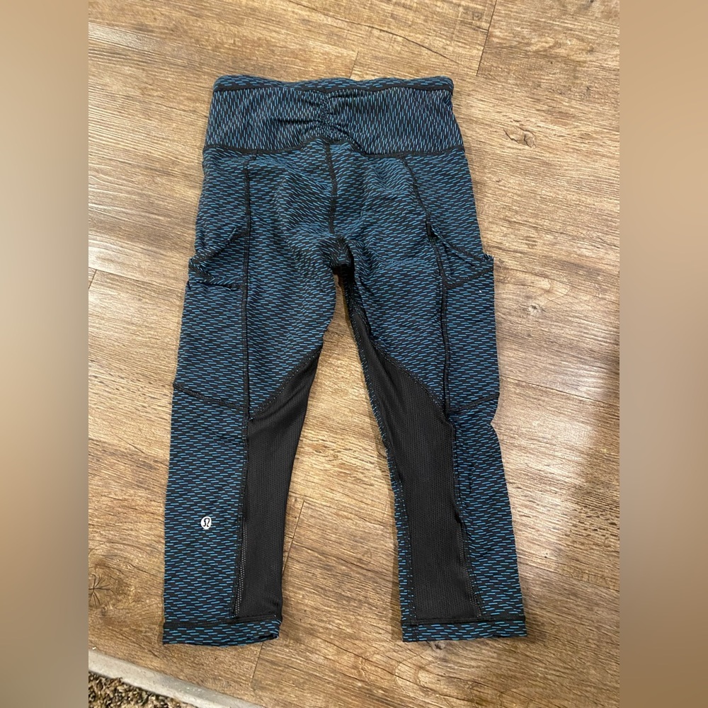 Lululemon cropped leggings.